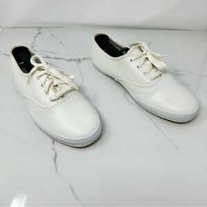 Doc’s Wide Width Walking Shoes- Size 8